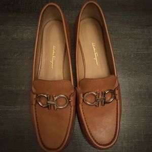 Salvatore Ferragamo Tan Loafer With Gancini Ornament - Size 10.5C
